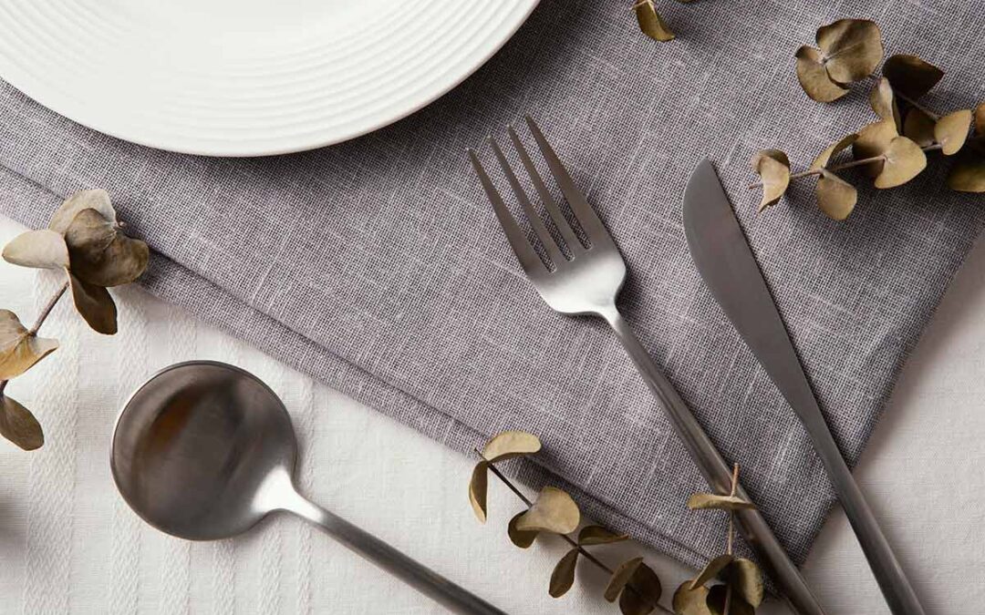 Cómo colocar los cubiertos en la mesa